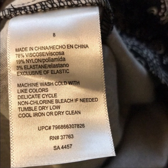 NWT Rafaella black paisley ultra stretch Bermuda shorts, size 8 - Picture 5 of 5